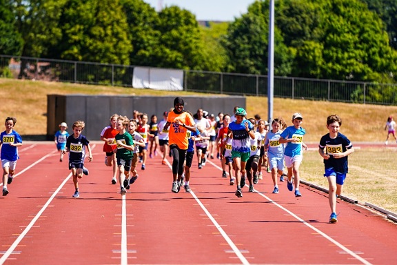 Highgate Harriers running club youth running on track